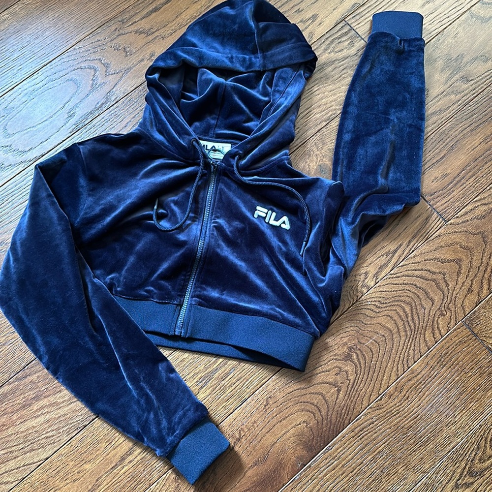 FILA soft cropped XL sweatshirt/jacket - zipper front. EUC